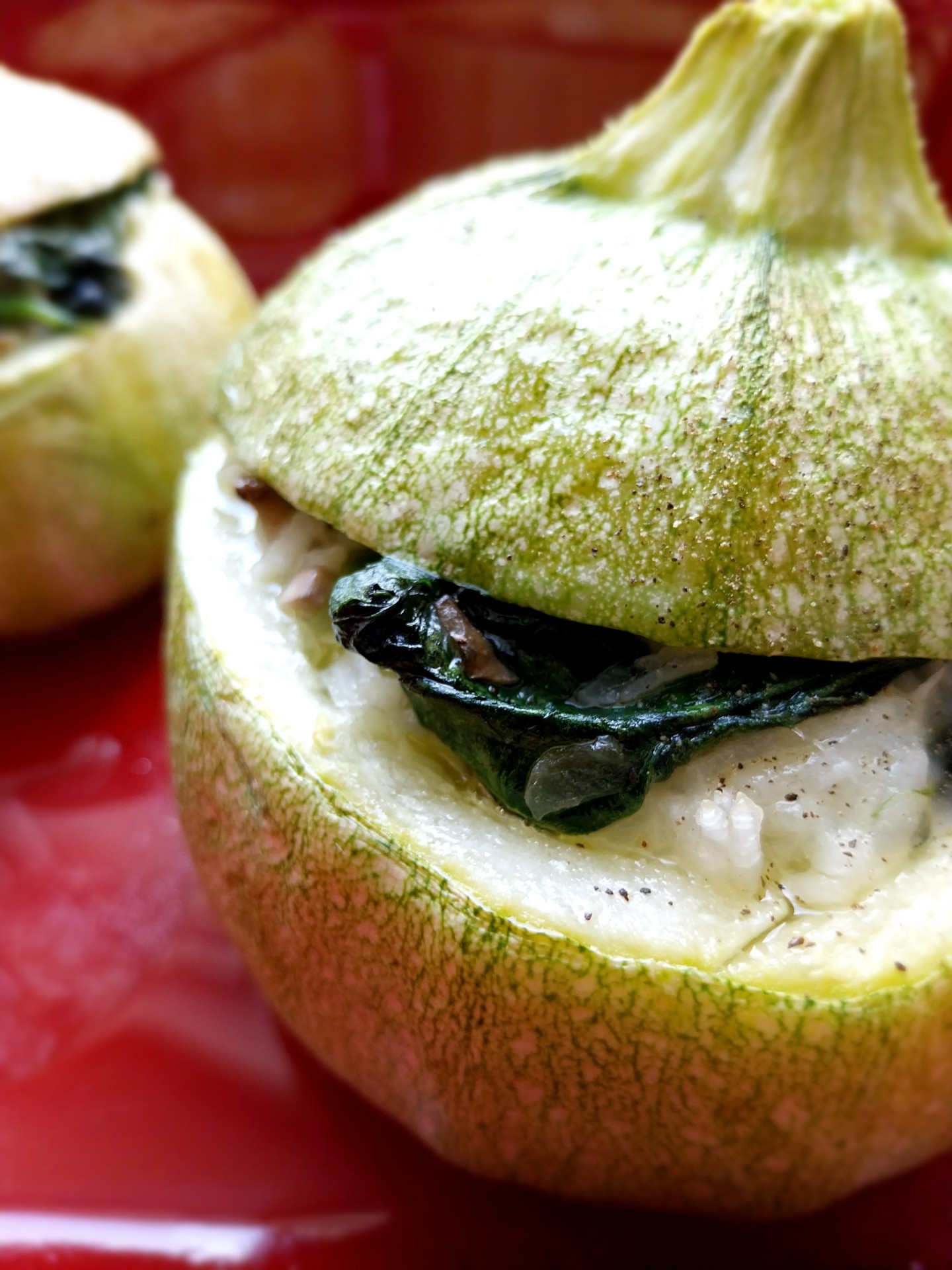 Gevulde courgette met groenten en rijst