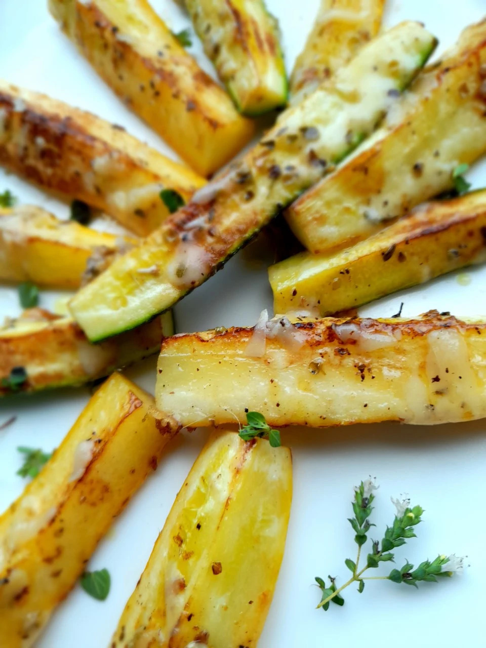 Courgette met parmigiano en oregano
