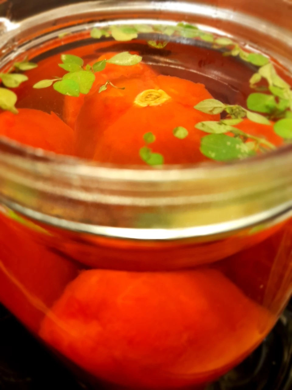 Gepelde tomaten met Griekse basilicum