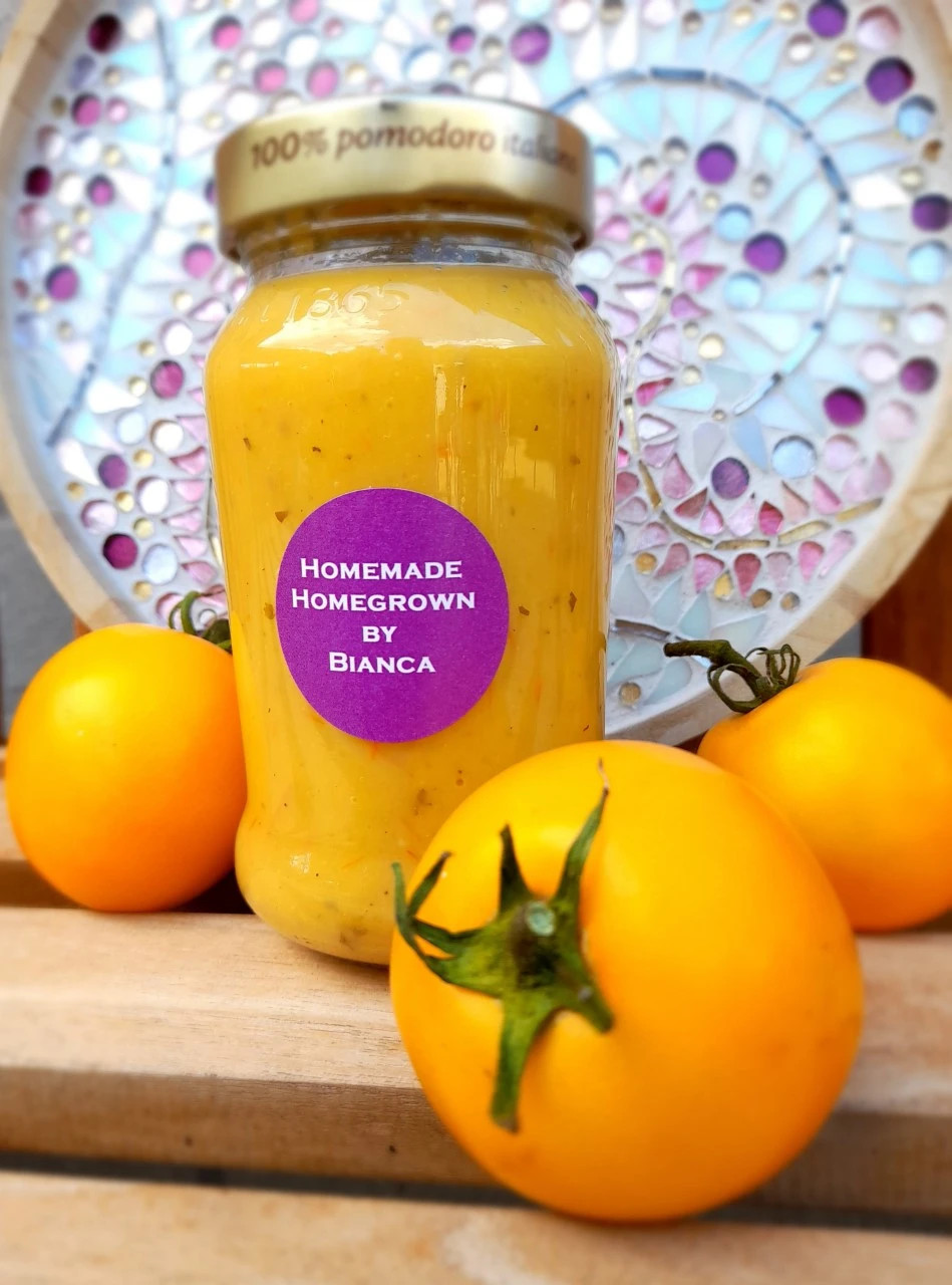 Gele tomatensaus met oregano