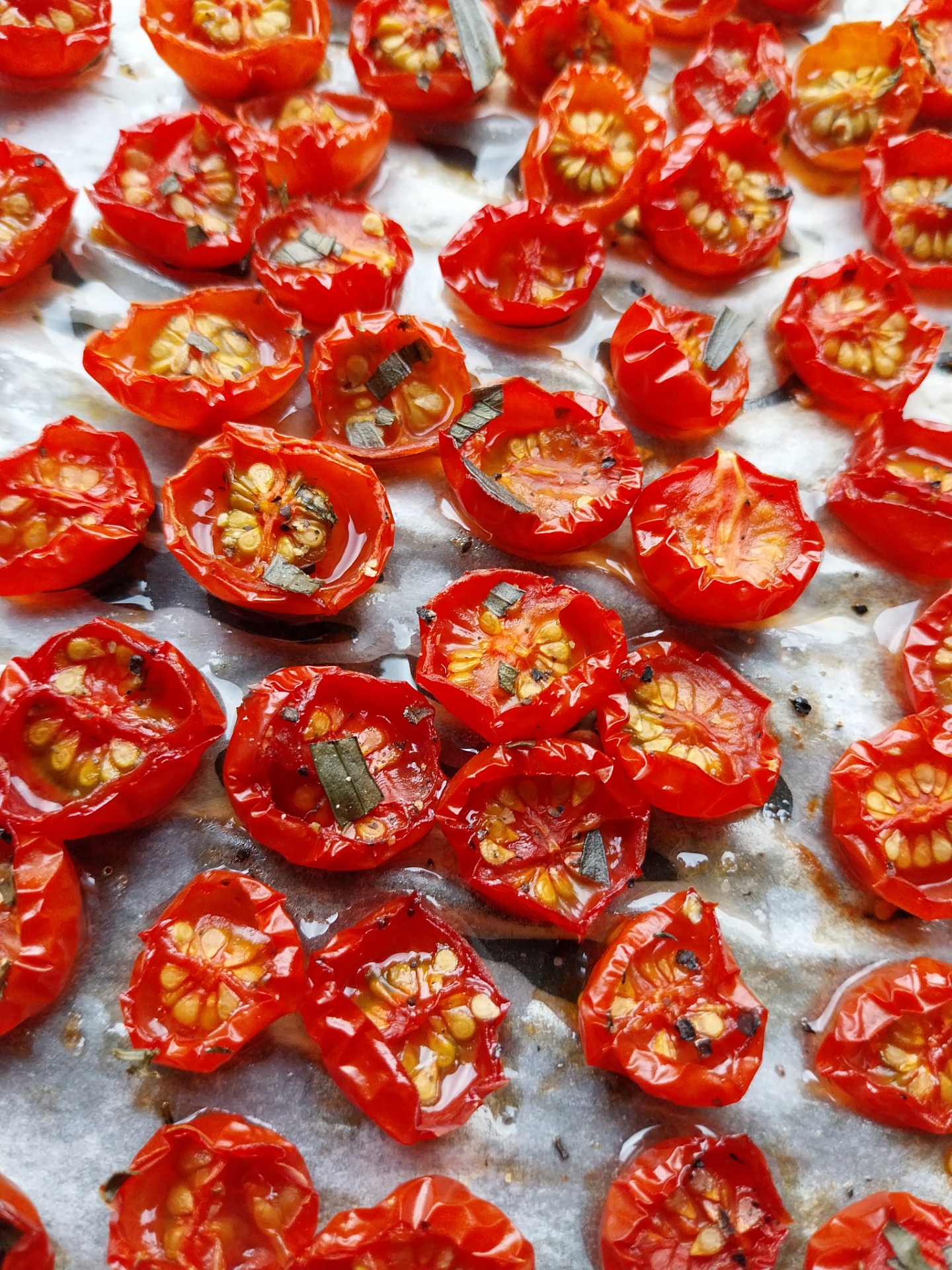Gedroogde tomaten met lookolie en dragon