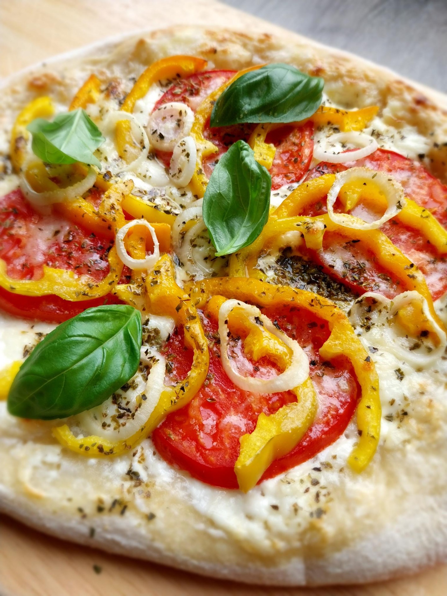 Pizza met paprika en mascarpone
