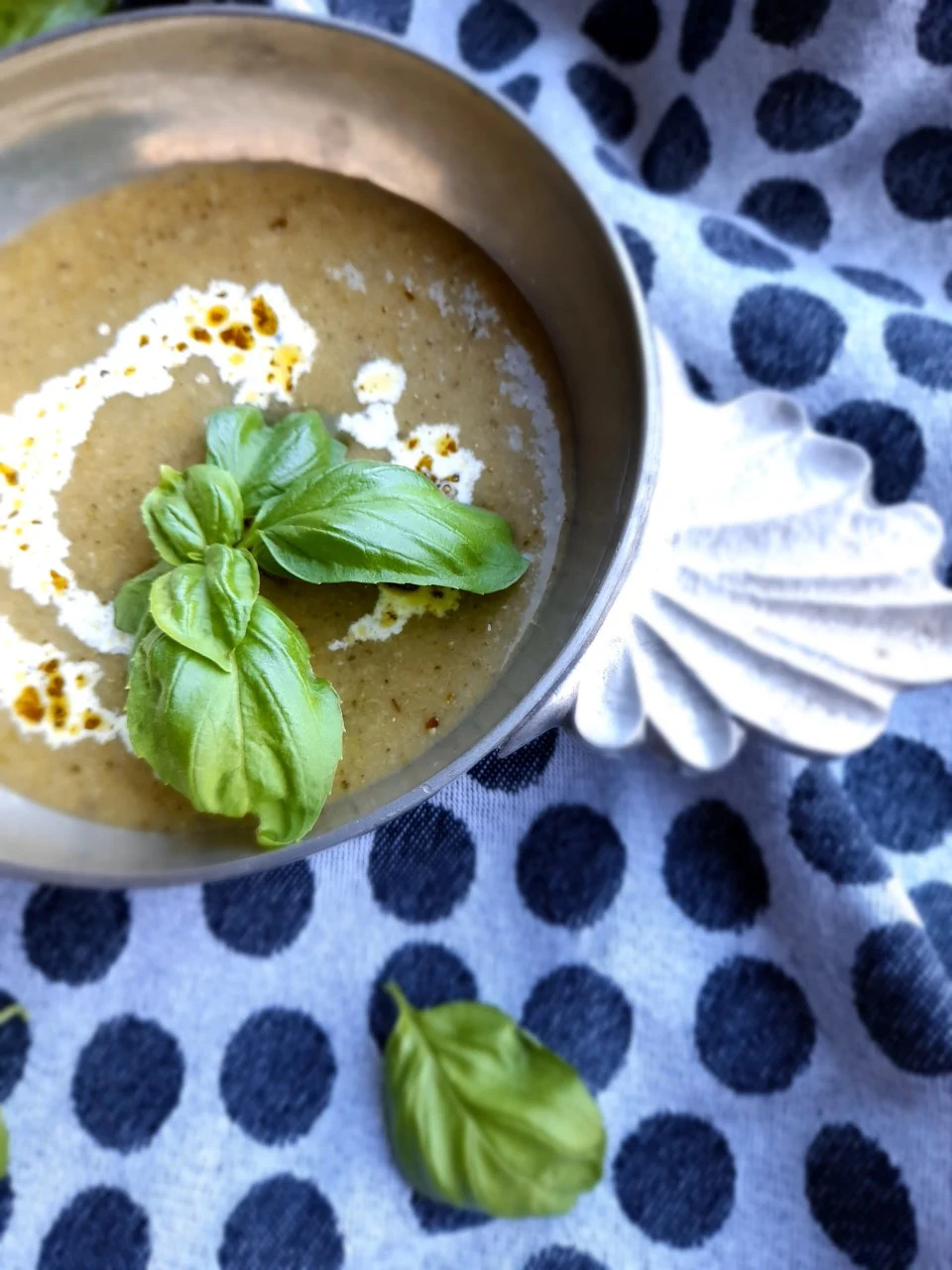 Broccolisoep met pestoroom