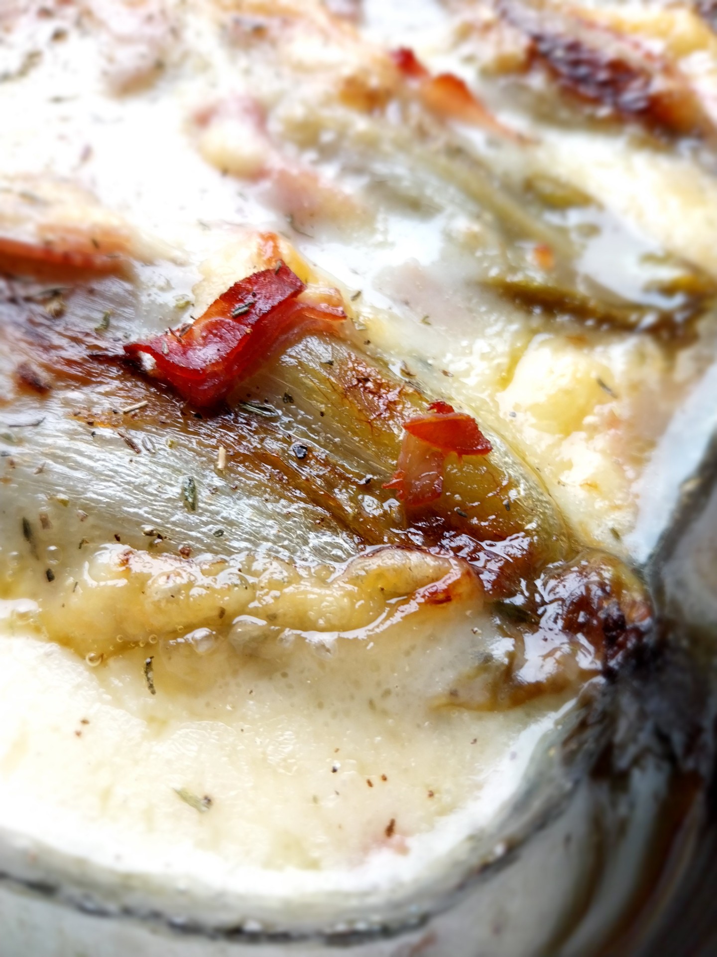 Gestoofd witloof met ham en Zwitserse kaas