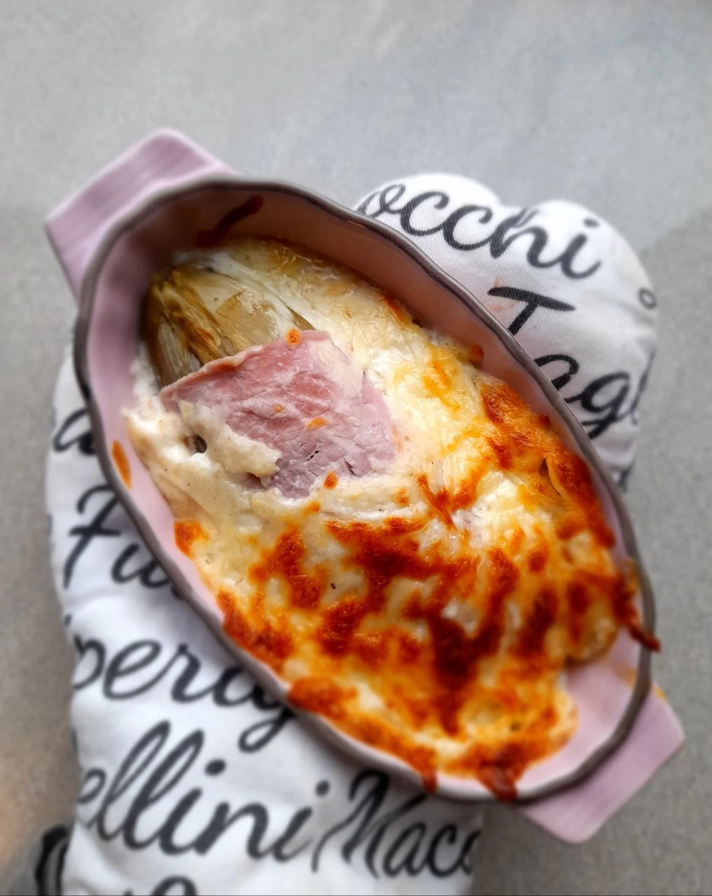 Witloof met ham en kaassaus