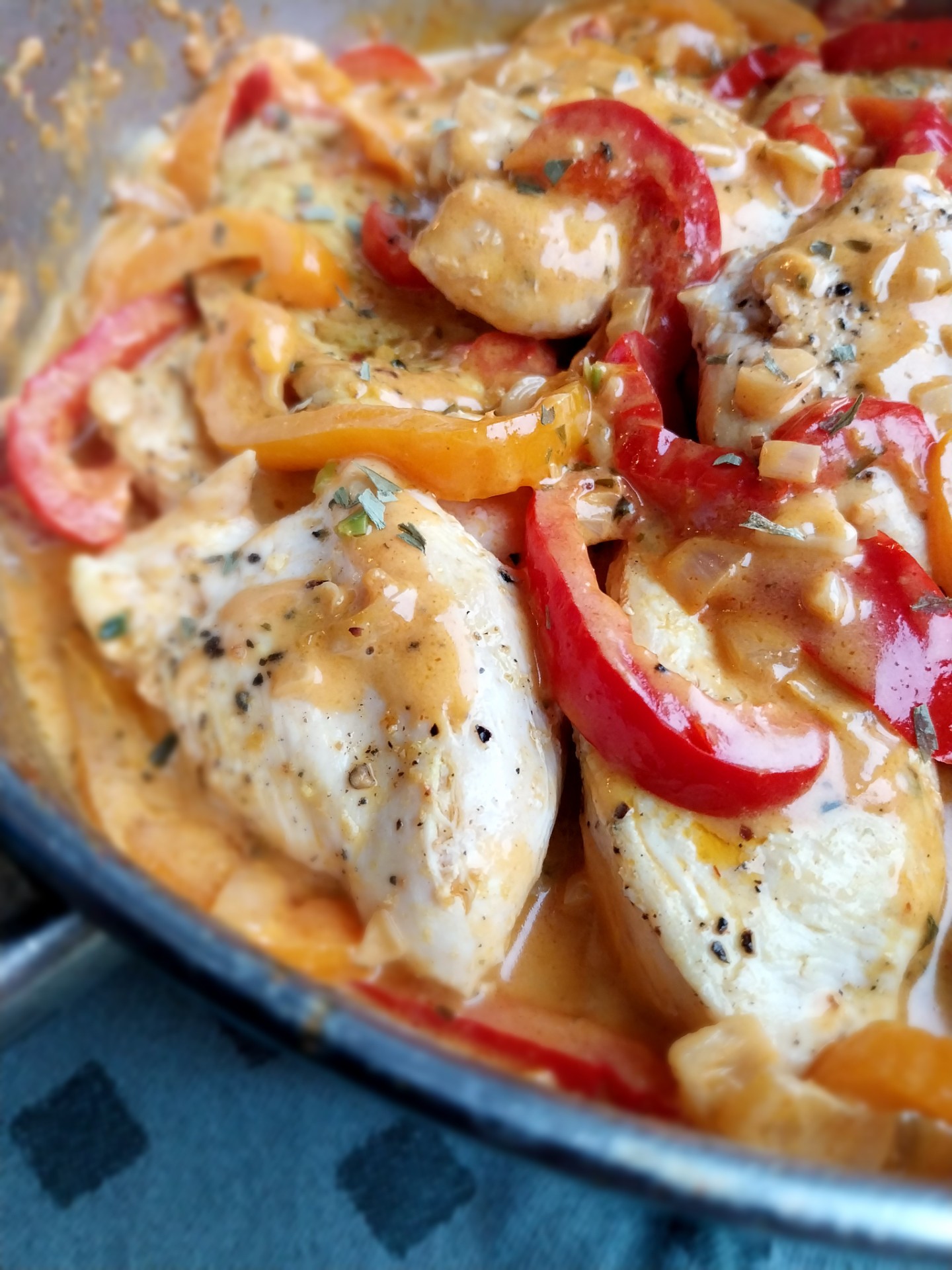 Kippenlapjes met paprika-dragonsaus