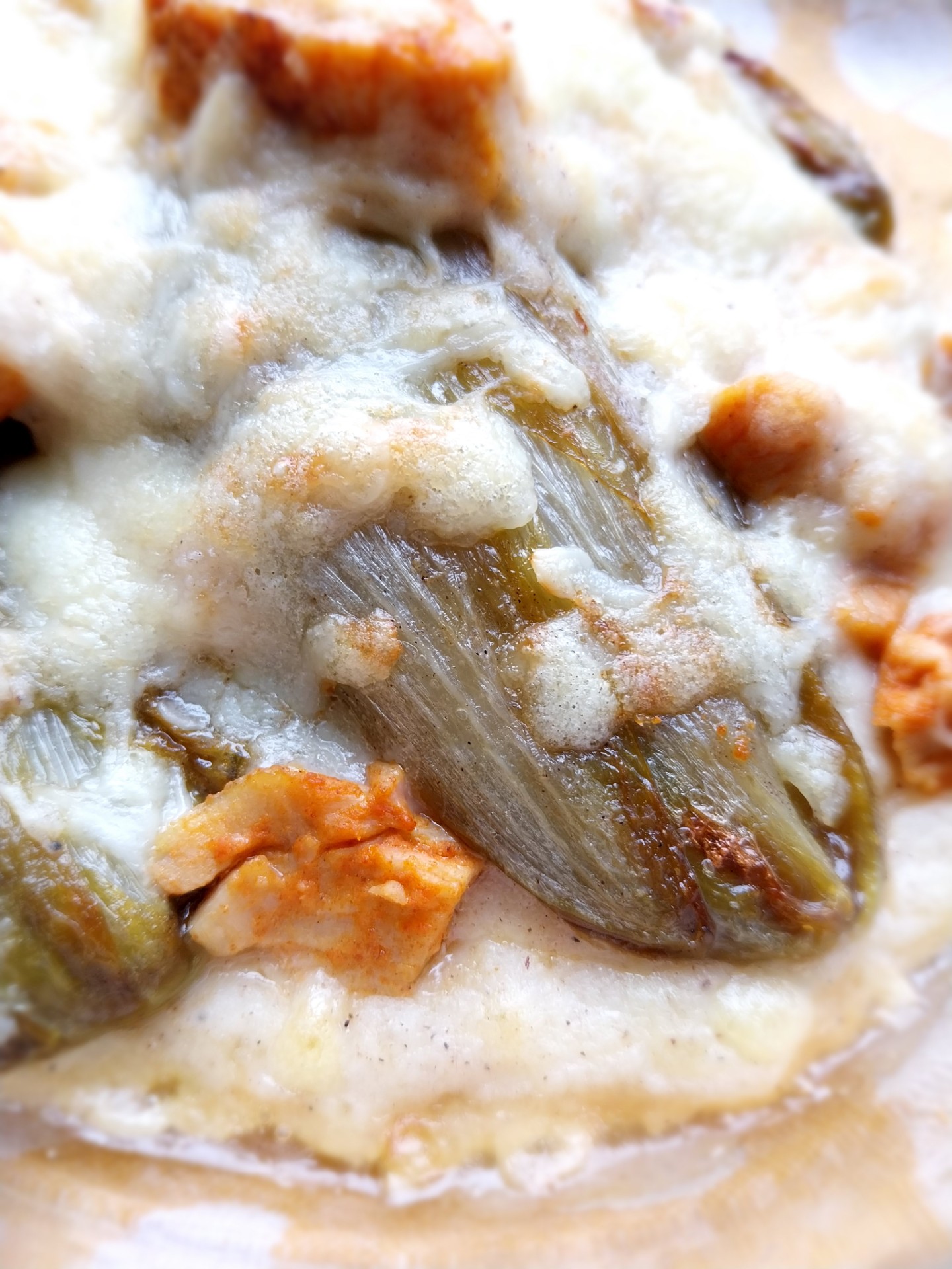 Witloof in de oven met kip en kaassaus