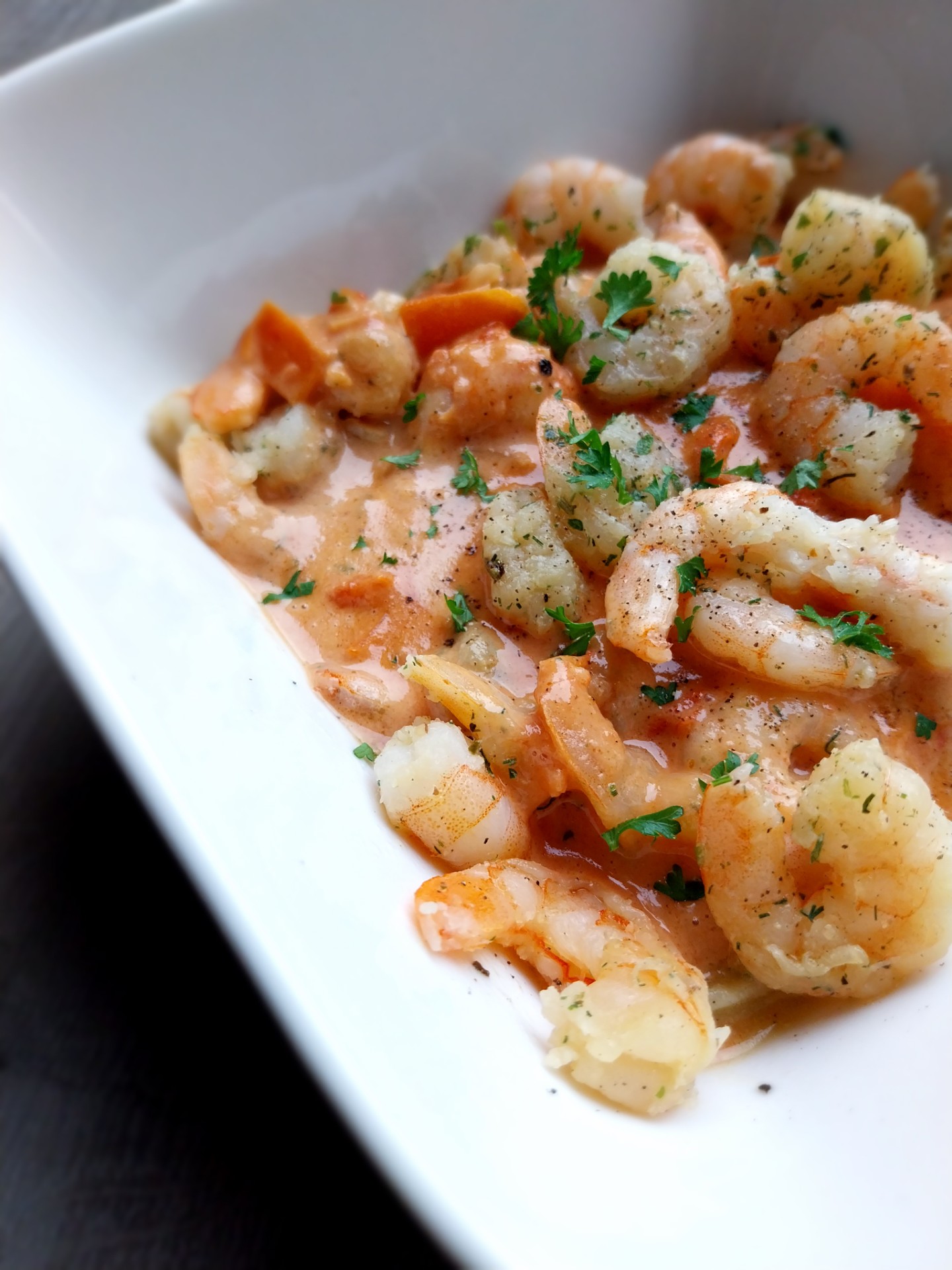Scampi met pittige tomatenroomsaus