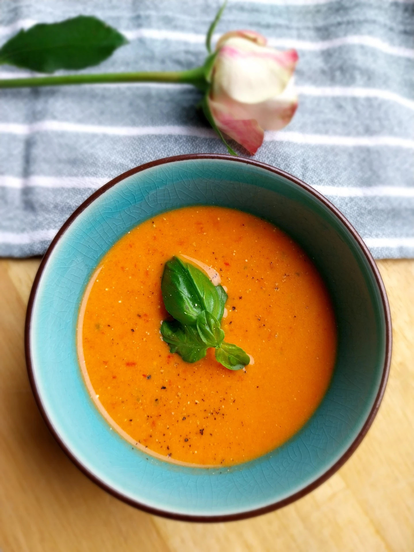 Paprika-tomatensoep met mascarpone