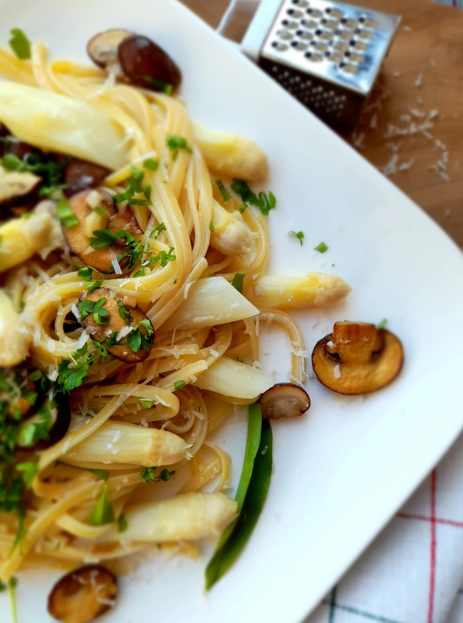 Pasta met asperges en daslook