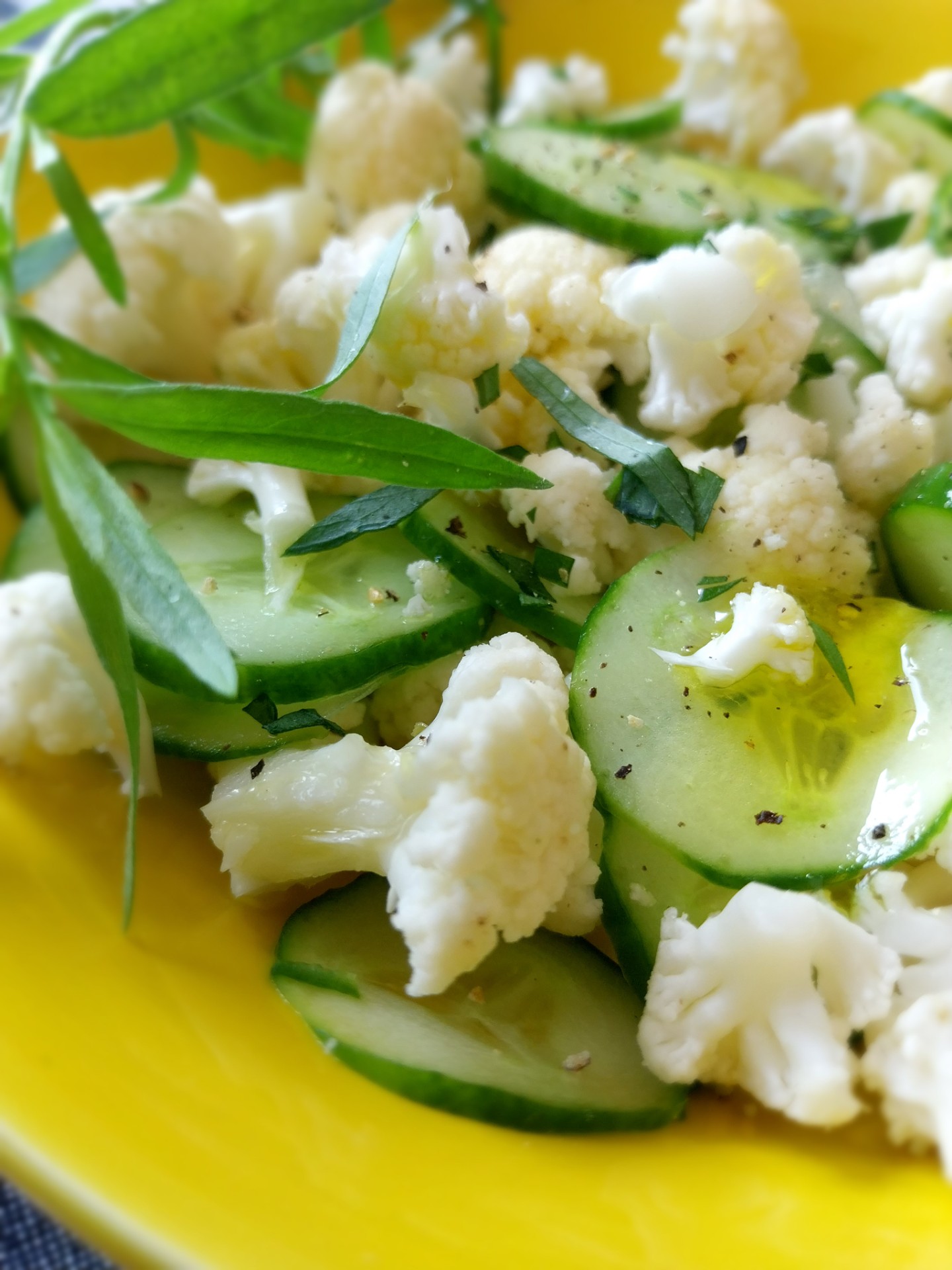 Komkommersalade met bloemkool