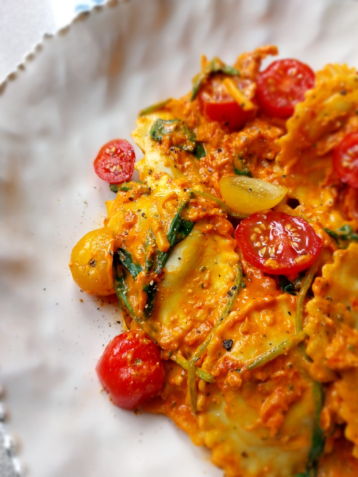 Gevulde pasta met rode pesto