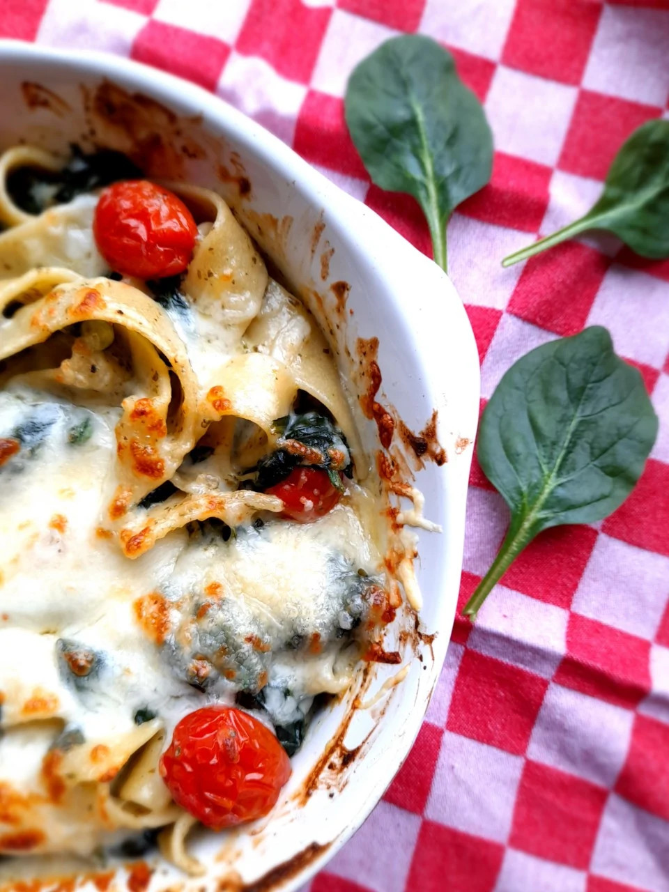 Pasta pesto met spinazie, tomaten en mascarpone