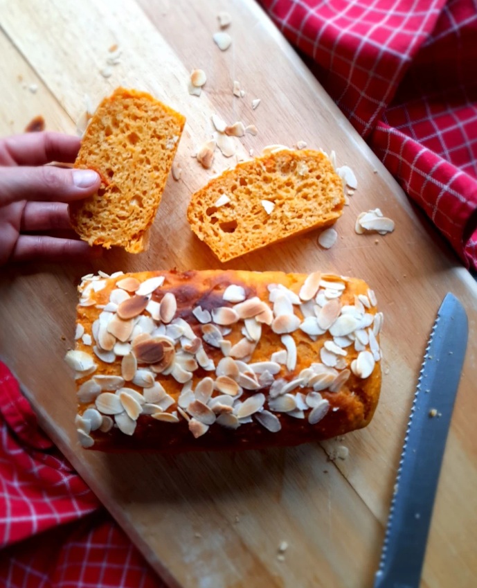 Zoete aardappelcake met amandel