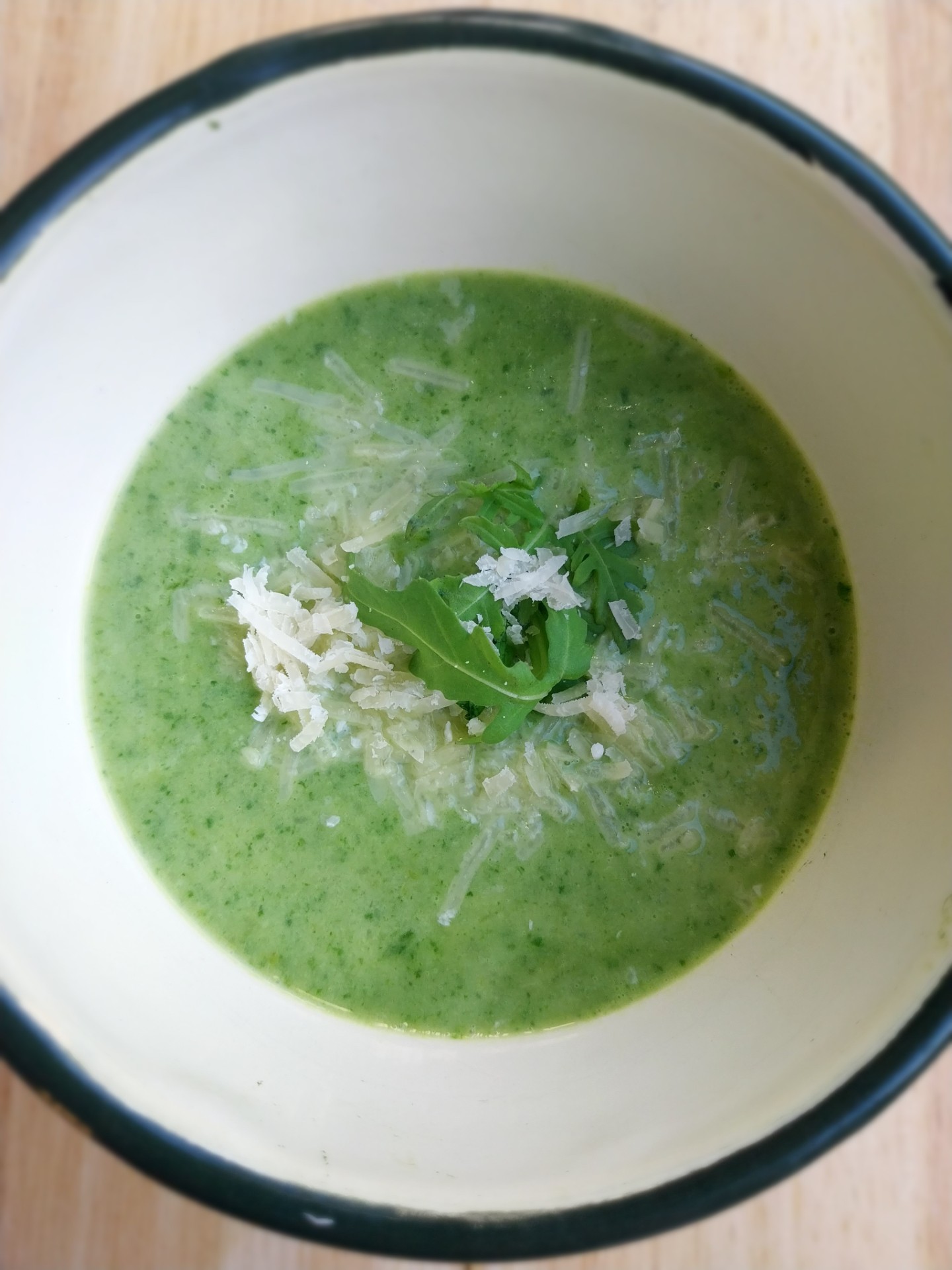 Romige slasoep met rucola